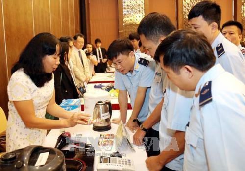 Các doanh nghiệp cần quan tâm nhiều hơn đến việc đăng kí sở hữu trí tuệ. Ảnh: Thái Thuần/TTXVN.