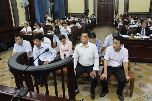 Các bị cáo tại tòa.