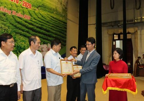 Các tập thể, cá nhân của tỉnh Lai Châu được tặng bằng khen vì có thành tích xuất sắc trong chương trình xây dựng nông thôn mới