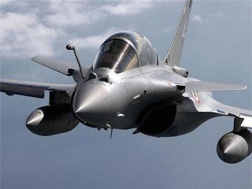  Theo các nguồn tin, phi đội tiêm kích Rafale đầu tiên của Ấn Độ sẽ được triển khai tại căn cứ không quân Ambala gần biên giới Ấn Độ và Pakistan. 