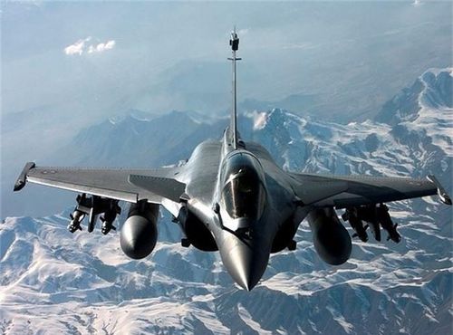  Tuy nhiên giới phân tích cho rằng, Rafale đắt gấp 3 lần Su-30MKI nhưng "đắt xắt ra miếng". Công bằng mà nói sức chiến đấu của Rafale cũng cao hơn hẳn Su-30MKI chứ không phải chỉ nhỉnh hơn đôi chút. 