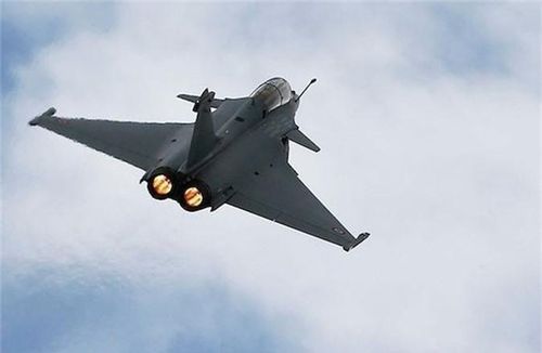  Tốc độ tối đa 1.912 km/h ở cao độ lớn, 1.390 km/h ở độ cao mực nước biển. 