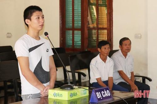 Bùi Đức Sáng tại phiên xét xử sơ thẩm chiều 17/10