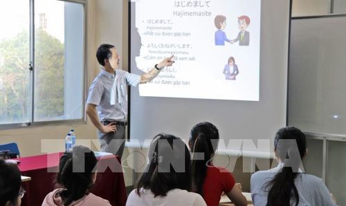 Đào tạo ngoại ngữ cho sinh viên sang làm việc tại nước ngoài. Ảnh: Bích Huệ - TTXVN 