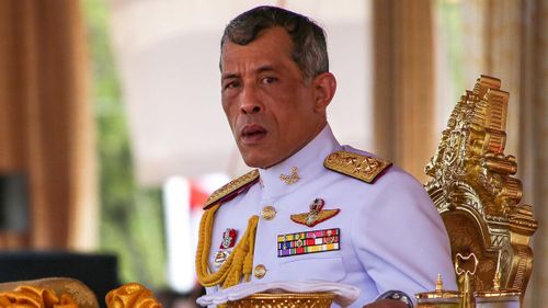 Vua Thái Lan Maha Vajiralongkorn sa thải 6 quan chức hoàng cung, gồm một phụ nữ, một quan chức cảnh sát cao cấp và hai vệ sĩ, vì có hành vi "cực kỳ xấu xa"