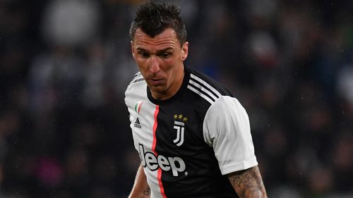 Tiền đạo của Juventus Mario Mandzukic sẵn sàng giảm nửa lương, từ 380.000 USD một tuần xuống 190.000 USD, để chuyển tới Man Utd trong tháng 1/2020