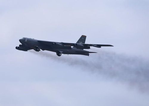 B-52 có thể ném bom rải thảm với tổng khối lượng bom lên tới 30 tấn, số bom này tạo ra những khu hủy diệt lớn. 