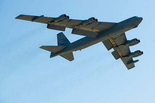  Thậm chí xét về hiệu năng và tính kinh tế, lão tướng B-52 còn trên cơ cả máy bay ném bom tàng hình B-2 Spirit và B-1B Lancer. 
