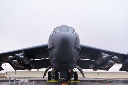  Mang nhiều bom đạn hơn, chi phí vận hành rẻ hơn hẳn máy bay ném bom chiến lược B-1B Lancer và máy bay ném bom tàng hình B-2 Spirit. 