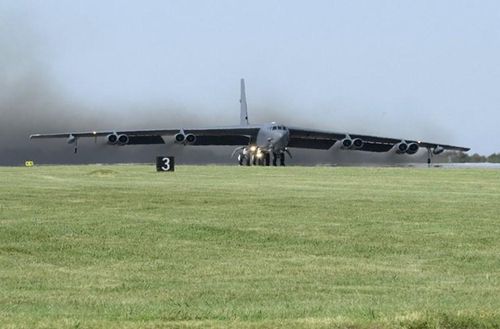  Không quân Mỹ triển khai một biên đội bốn chiếc B-52 và khoảng 350 binh sĩ tới căn cứ Fairford hồi đầu tháng 10. 