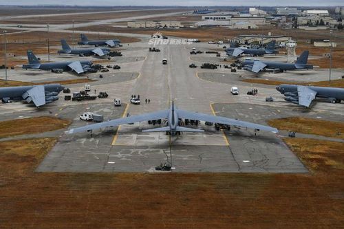  Trong cuộc chiến tranh Iraq, Afghanistan gần đây cho thấy, những pháo đài bay này cất cánh từ bên trong lãnh thổ Mỹ, bay tới vùng chiến sự cách xa hàng chục ngàn cây số nhờ tiếp dầu trên không, sau khi trút bom lại bay trở lại Mỹ. 