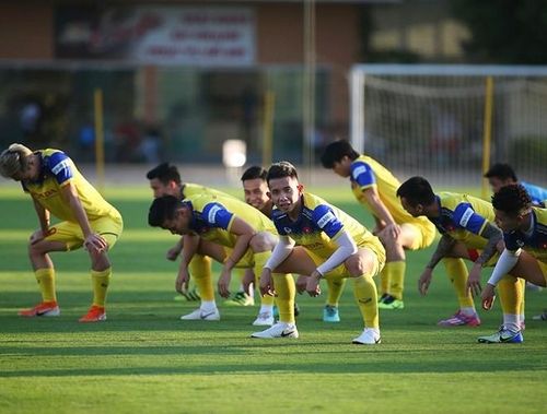  Trong khi U22 dự SEA Games 30... 