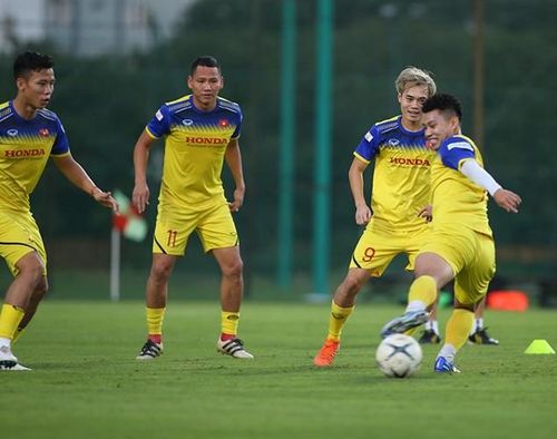  Bên cạnh đó là những bài tập đơn giản theo nhóm.. 