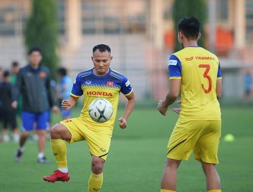  "Tình huống đó xảy ra trước mắt tôi, cầu thủ của Việt Nam đã cố tình ăn vạ và kéo dài thời gian. Bóng đá sẽ không thể phát triển nếu tồn tại những cầu thủ thi đấu nghiệp dư như vậy", chiến lược gia người Nhật nói 
