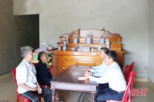 Thời gian qua, Hội CCB Thạch Bình đã huy động lực lượng hội viên, đóng góp ngày công, phần việc giúp các hội viên khó khăn xây nhà tình nghĩa.