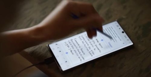 TVC lồng ghép khéo léo cách Galaxy Note10 hỗ trợ người dùng làm việc, sáng tạo, nuôi dưỡng và biến các ý tưởng thành hiện thực.