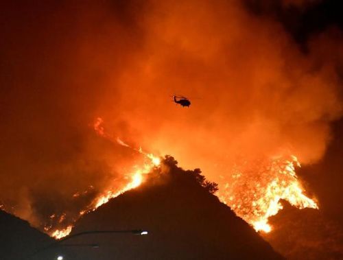  Đám cháy Maria bùng phát tối 31-10 tại hạt Ventura, cách thành phố Los Angeles khoảng 105 km về phía Tây Bắc và mạnh dần lên trong đêm do tác động của gió, đe dọa khoảng 2.300 công trình 