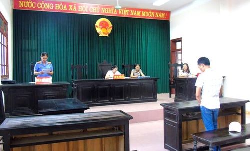 Kiểm sát viên phát biểu ý kiến trong việc xem xét, quyết định áp dụng BPXLHC tại một phiên họp của Tòa án (Ảnh minh họa)