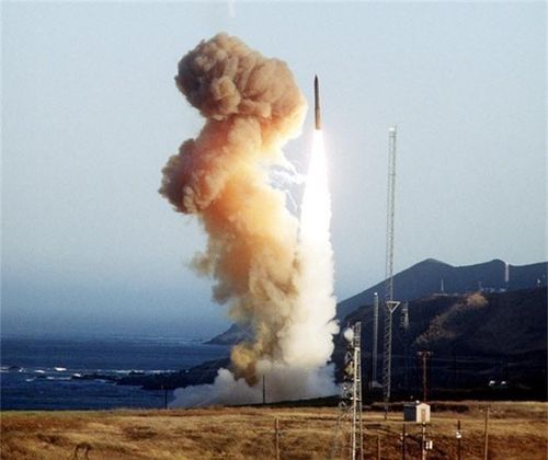  Theo kế hoạch của Không quân Mỹ, ICBM mới sẽ phải đưa vào trực chiến không muộn hơn năm tài chính 2027. ICBM mới được phát triển trong chương trình GBSD, dự kiến sẽ thay thế 450 tên lửa LGM-30G. Những tên lửa mới dự kiến sẽ hoạt động trong nửa thế kỷ - ít nhất là cho đến cuối những năm 2070 và dự kiến chương trình sẽ tiêu tốn 86 tỷ USD (với giá hiện tại). 