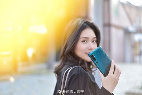 Mi CC9 Pro sẽ được lên kệ tại Trung Quốc từ ngày 11/11. Máy có màu trắng, đen và xanh lá. Thiết bị có giá từ 400 USD cho bản RAM 6 GB, bản RAM 8 G có giá 440 USD.