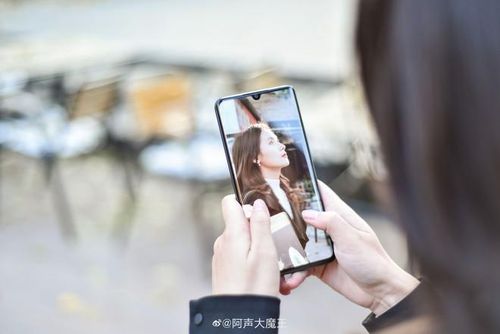 Theo Xiaomi, thiết bị có thể zoom quang 5x và zoom kỹ thuật số 50x. 