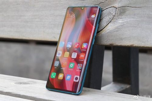 Mi CC9 Pro có màn hình 6,47 inch, độ phân giải Full HD+, tấm nền AMOLED. Màn hình của thiết bị vẫn có phần khuyết đỉnh chứa camera selfie 32 MP, khẩu độ f/2.0.