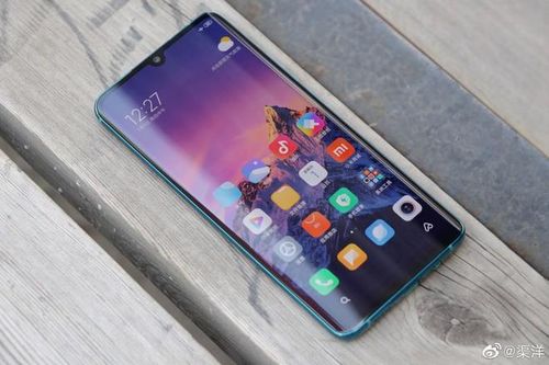 Về cấu hình, máy sở hữu chip Snapdragon 730G, tùy chọn RAM 6 GB và 8 GB tương ứng với bộ nhớ trong 128 GB hoặc 256 GB. Model này có viên pin dung lượng 5.260 mAh, tích hợp sạc nhanh 30 W. Xiaomi cho biết thiết bị có thể sạc đầy 100% pin trong 65 phút.