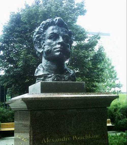 Tượng Alexandre Pouchkine.