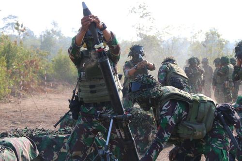 Cối 81mm hiện đang được Indonesia tự sản xuất và sử dụng trong biên chế của quân đội mình. Nguồn ảnh: AMDR.