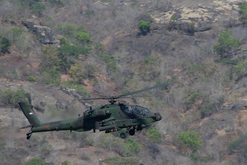 Trực thăng tấn công Apache - loại trực thăng tấn công nguy hiểm bậc nhất thế giới hiện nay và cũng là loại trực thăng tấn công hiện đại nhất trong biên chế của Quân đội Indonesia hiện tại. Nguồn ảnh: AMDR.