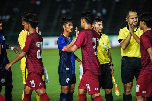 U19 Thái Lan được đánh giá cao hơn khi bước vào trận đấu gặp chủ nhà Campuchia. Tuy nhiên, trong lần đối đầu gần nhất tại giải vô địch Đông Nam Á hồi tháng 8, Campuchia giành chiến thắng kịch tính 4-3.