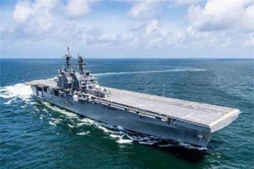 Tàu tấn công đổ bộ USS Tripoli.