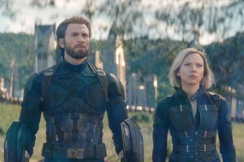 Chris Evans và Scarlett Johansson mới có cuộc trò chuyện trong chương trình Actors on Actors. Ảnh: Disney.