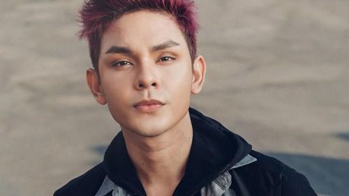 Sơn Ngọc Minh (sinh năm 1990) là cựu thành viên nhóm nhạc V.Music. Anh được biết đến với vai trò như thành viên chịu trách nhiệm hình ảnh của nhóm khi còn hoạt động nghệ thuật.