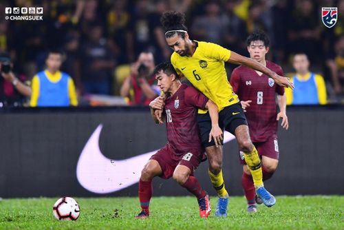 Tuy nhiên, trong ngày hàng thủ Malaysia chơi chắc chắn với sự có mặt của La'Vere Corbin-Ong, Chanathip được chăm sóc rất kỹ lưỡng. Những tình huống tấn công của tuyển Thái Lan cũng sớm bị hóa giải.