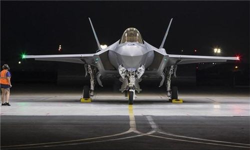  Trong khi đó, 7 chiếc F-35A khác của không quân Na Uy đã được đưa tới căn cứ Luke (Arizona), nơi chúng được sử dụng để huấn luyện phi công và nhân viên mặt đất. 