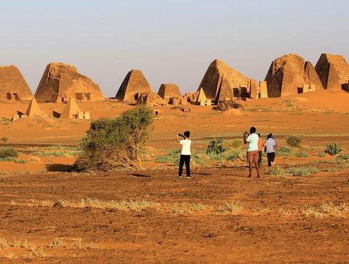  Sudan có nhiều kim tự tháp hơn Ai Cập, nhưng chúng có kích cỡ nhỏ hơn và không nổi tiếng bằng 