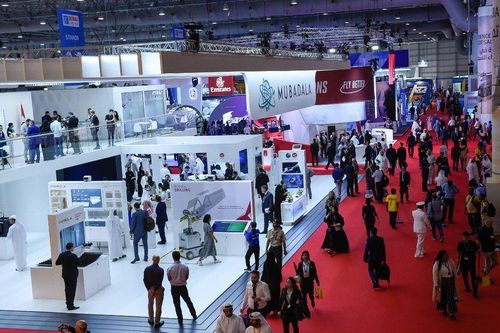 Đông đảo khách thăm quan ghé vào gian hàng của Hãng Mubadala (công ty có trụ sở ở Abu Dhabi, Các Tiểu vương quốc Ả Rập Thống nhất). Ảnh: Gulf News