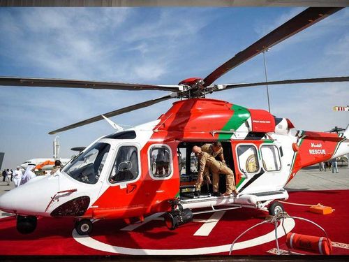 Một chiếc trực thăng của Trung tâm Tìm kiếm và Cứu nạn trực thuộc Hội đồng An ninh Quốc gia Tối cao Các Tiểu vương quốc Ả Rập Thống nhất được trưng bày tại triển lãm. Ảnh: Gulf News