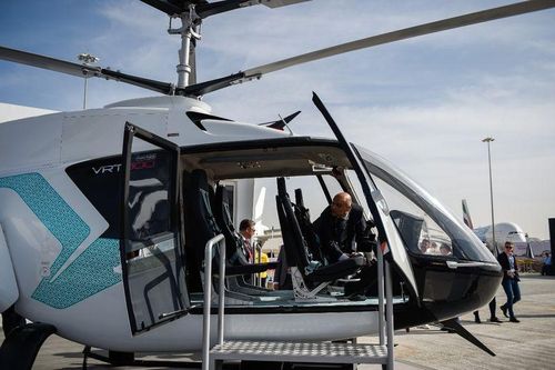 Máy bay trực thăng hạng nhẹ VRT500 của Nga được giới thiệu tại triển lãm. Ảnh: Gulf News