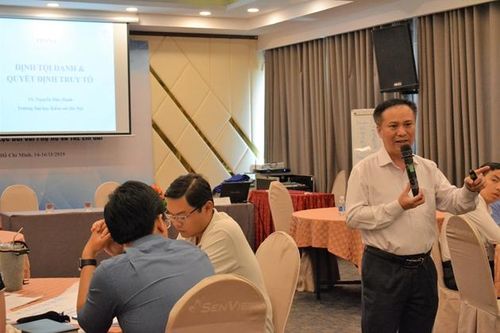 TS Nguyễn Đức Hạnh – Phó Hiệu trưởng Trường Đại học Kiểm sát Hà Nội giảng chuyên đề tại khóa Tập huấn.