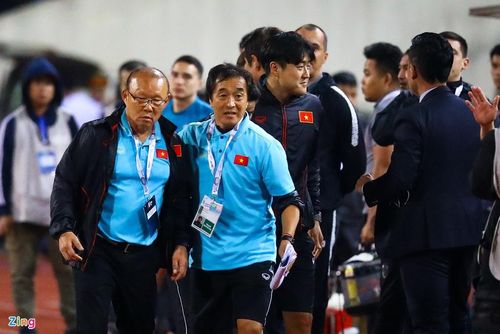 VFF đã gửi kiến nghị lên AFC về vụ khiêu khích này. Ảnh: Minh Chiến.