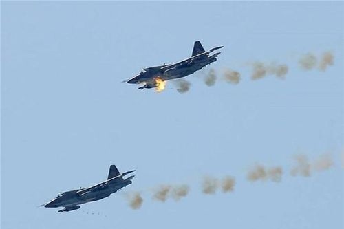 Su-25 có chiều dài 15,35 m, cao 5,2m và có sải cánh 14,52 m.