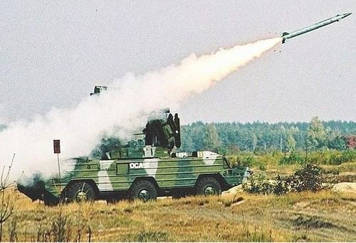  Tên lửa đánh chặn 9M33M3 có chiều dài 3.158 mm; đường kính thân 209,6 mm; trọng lượng 170 kg; mang đầu nổ cận đích nặng 16 kg. 