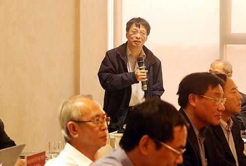Đại tá, nhà thơ Phạm Khải, Phó Cục trưởng Cục Truyền thông CAND, Phó TBT Báo CAND phát biểu trong kỳ họp