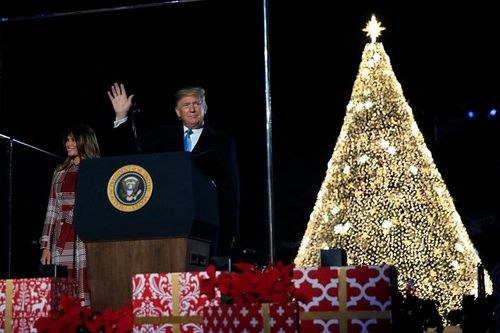 Vợ chồng Tổng thống Mỹ Donald Trump khai màn mùa lễ hội 2019