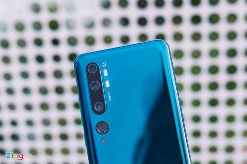 Máy có màn hình 6,47 inch, độ phân giải Full HD+, tấm nền AMOLED. Màn hình của thiết bị có phần khuyết đỉnh chứa camera selfie 32 MP. Model này có viên pin dung lượng 5.260 mAh, tích hợp sạc nhanh 30 W, có thể sạc đầy 100% pin trong 65 phút. Hiện tại, giá bán sản phẩm vẫn chưa được tiết lộ.