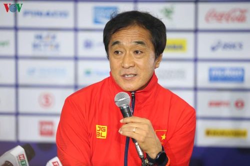 Trợ lý Lee Young-jin tiết lộ cách làm tâm lý cho các cầu thủ U22 Việt Nam. Ảnh: VOV