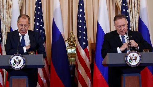Ngoại trưởng Nga - Mỹ trong cuộc họp báo chung. Ảnh Reuters.