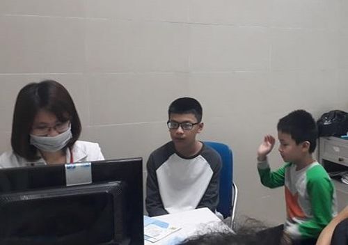 Bệnh viện Thanh Nhàn cũng tiếp nhận lượng bệnh nhi đến khám vì hô hấp tăng đột biến.